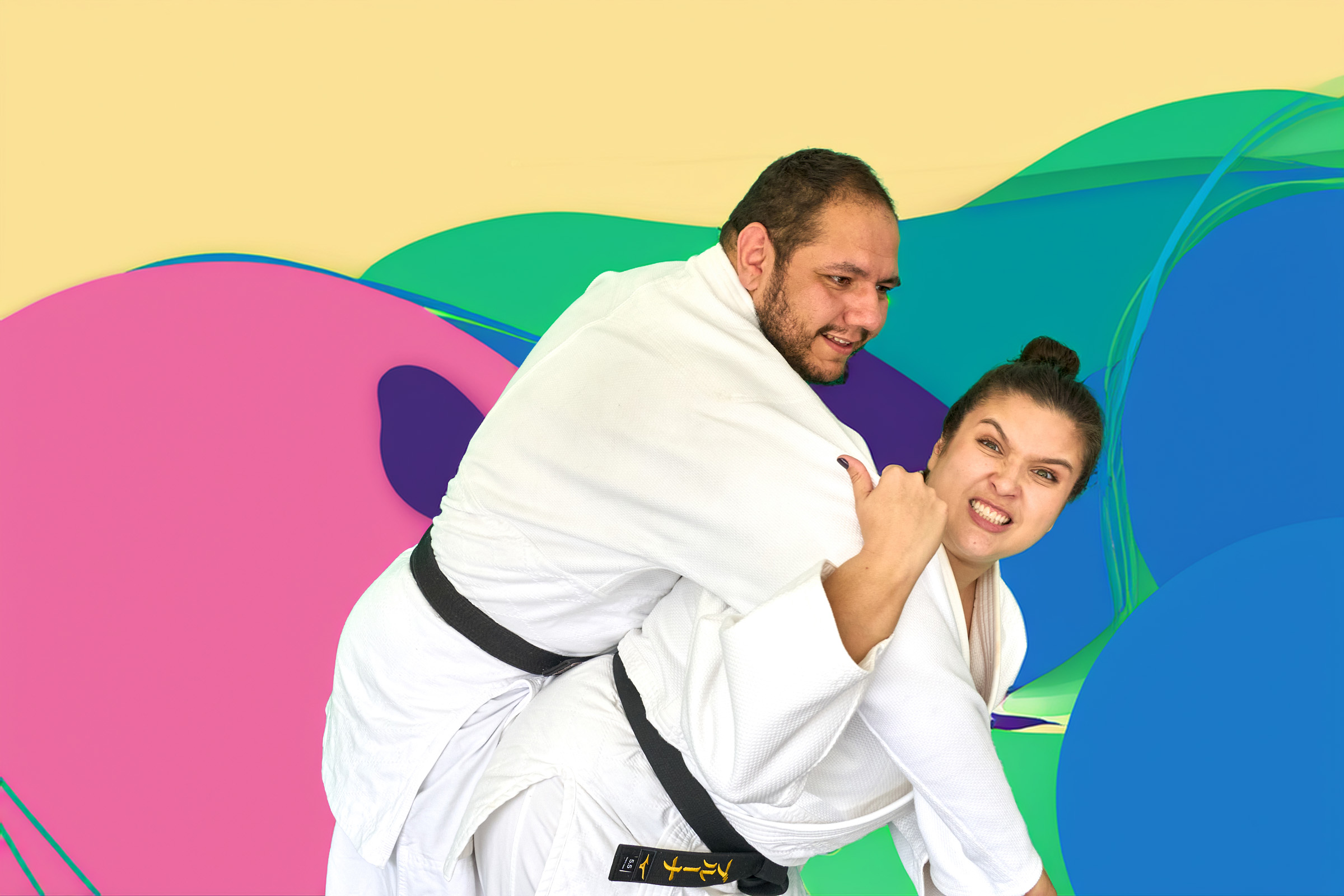Rafael Silva e Bruna Luísa de kimono, demonstrando a disputa de pegada